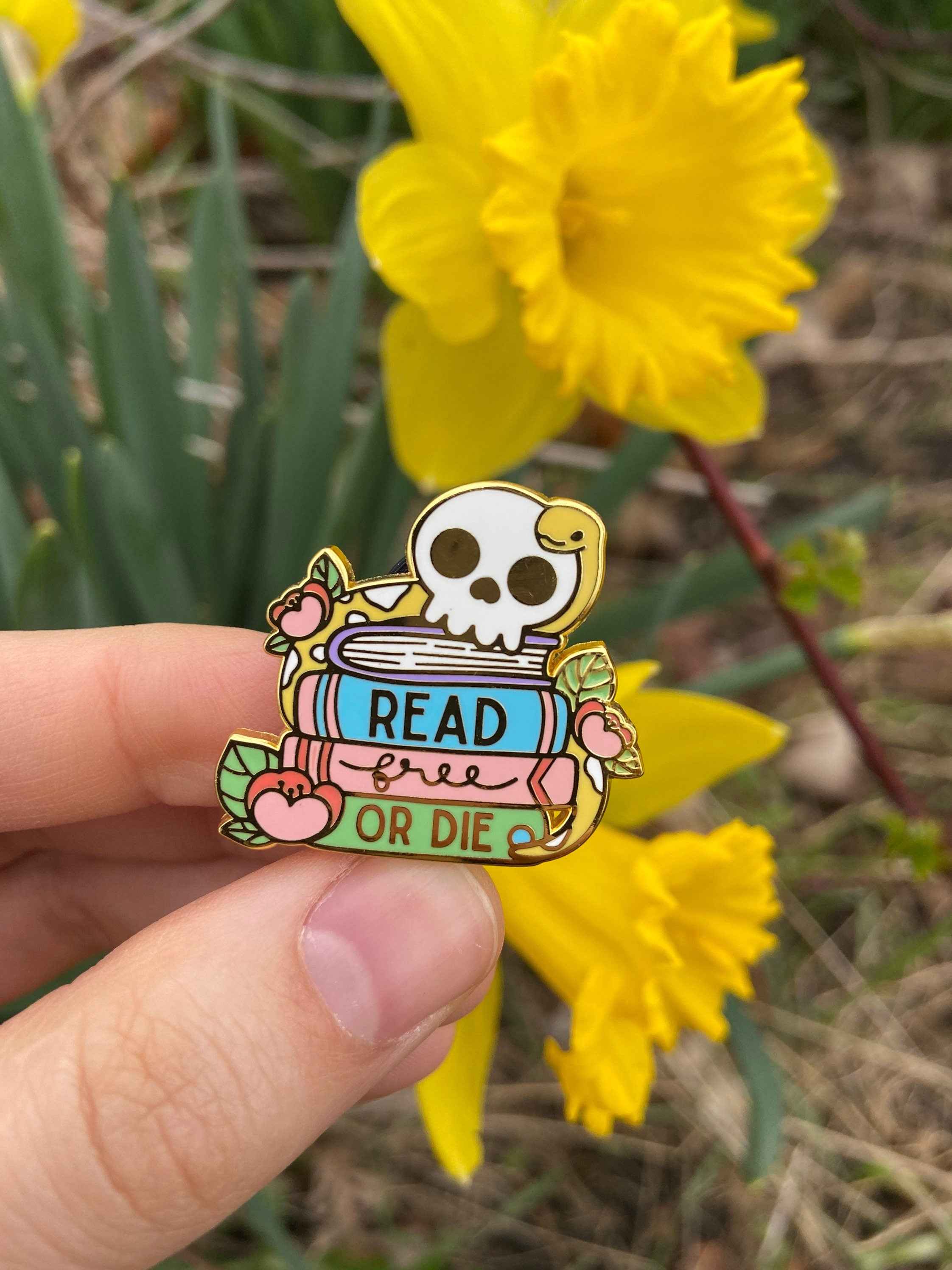 Read Free or Die | Enamel Pin | Librarian | Pride |