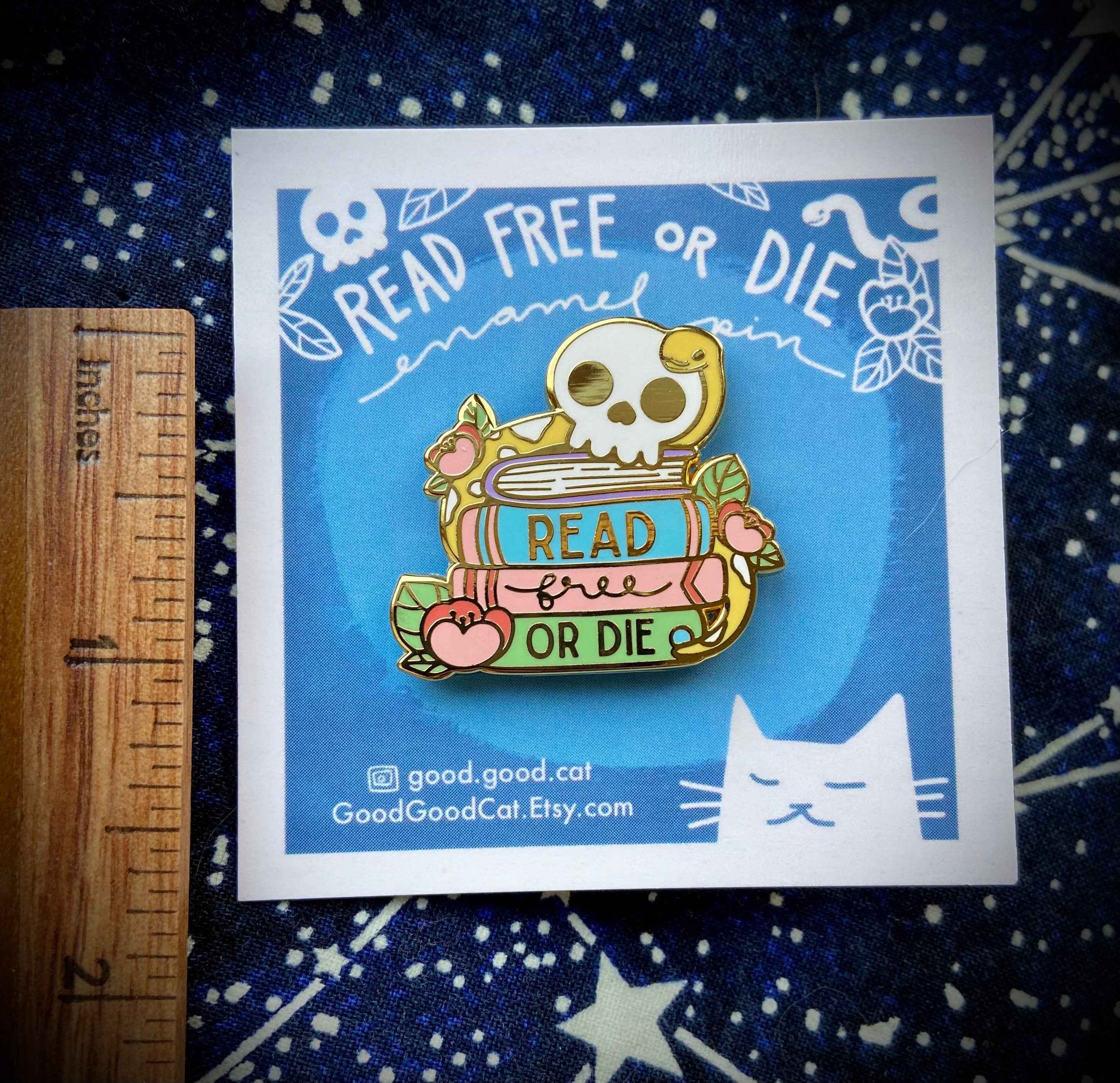 Read Free or Die | Enamel Pin | Librarian | Pride |
